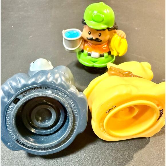 Fisher-Price Little People Animal Sound Zoo Safari Jeep Truck Red Figure - Picture 4 of 4